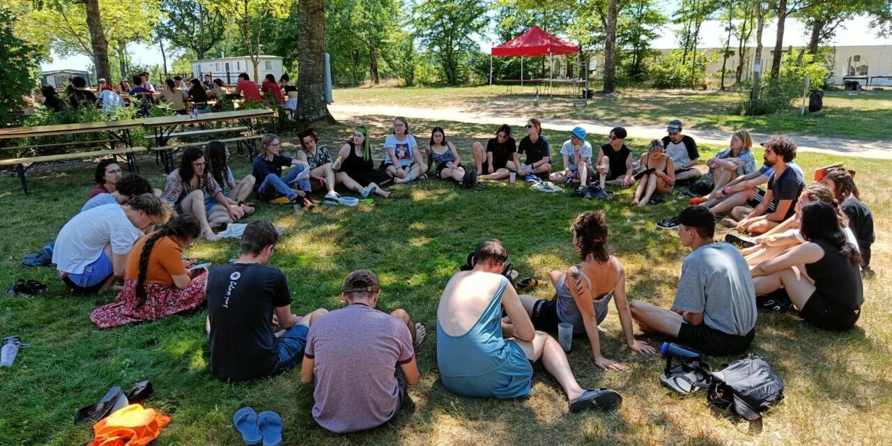 kring jongeren op het jongerenkamp